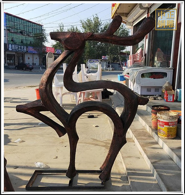 抽象鹿價格.jpg 抽象鹿價格.jpg