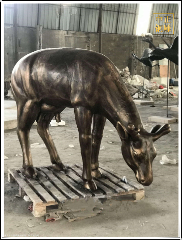 定做銅鹿雕塑.jpg 定做銅鹿雕塑.jpg