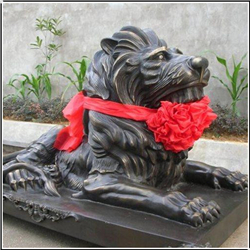 趴著銅獅子雕塑 趴著銅獅子雕塑