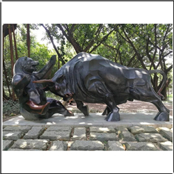 銅牛抵熊雕塑 銅牛抵熊雕塑