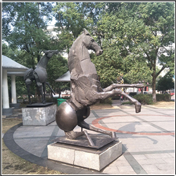 校園抽象銅馬 校園抽象銅馬