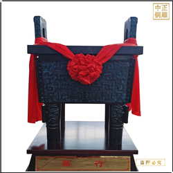 古代青銅大方鼎 古代青銅大方鼎