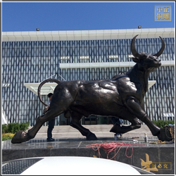 大型鎏金銅牛定制價錢 大型鎏金銅牛定制價錢