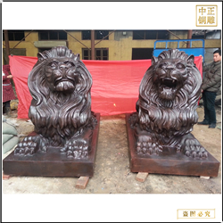 銀行門(mén)前鑄銅匯豐獅子