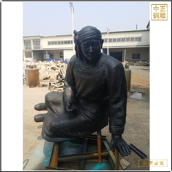 坐著的男孩人物雕塑 坐著的男孩人物雕塑