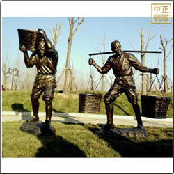 鑄銅關公 挑扁擔人物雕塑擺件