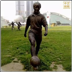 鑄銅關公 操場男子踢球人物銅雕塑